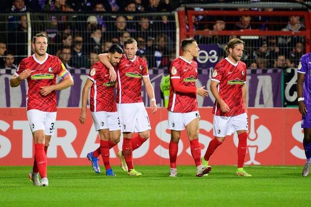 浓眉34+23字母哥29+21+11 湖人险胜雄鹿4连胜